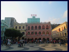 Largo do Senado (Senate Square) is the heart of Macau and part of the UNESCO historical list. It is very beautiful and resembles typical town squares in Spain and Portugal. 